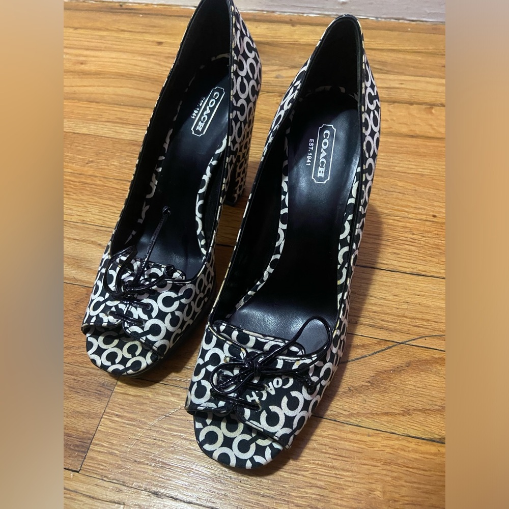 Coach vintage shoes, size 8. Wore once, perfect condition